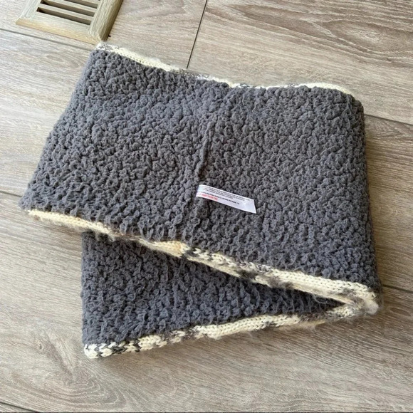 Urban Outfitters Snowflake Fleece Lining Infinity  Scarf - Picture 5 of 11